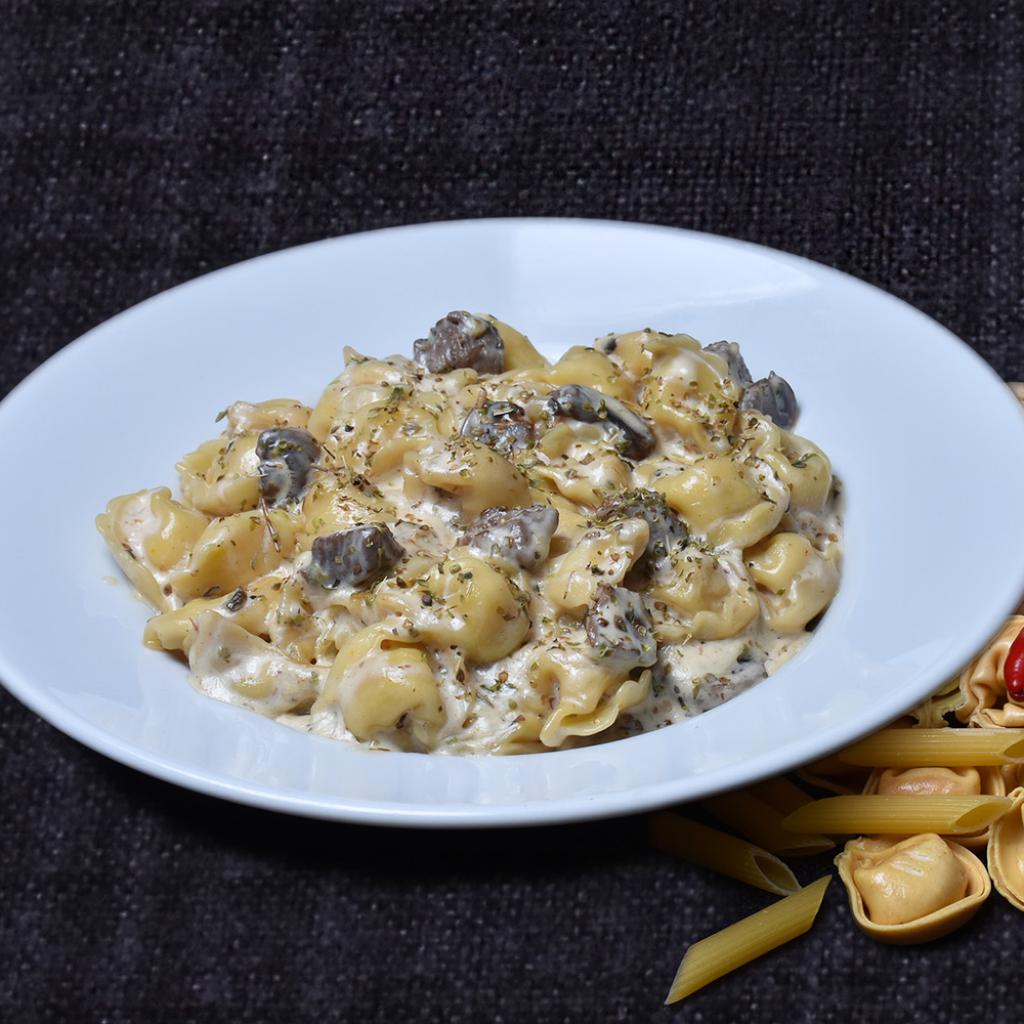 تورتيليني مع لحم البقر والفطر البري